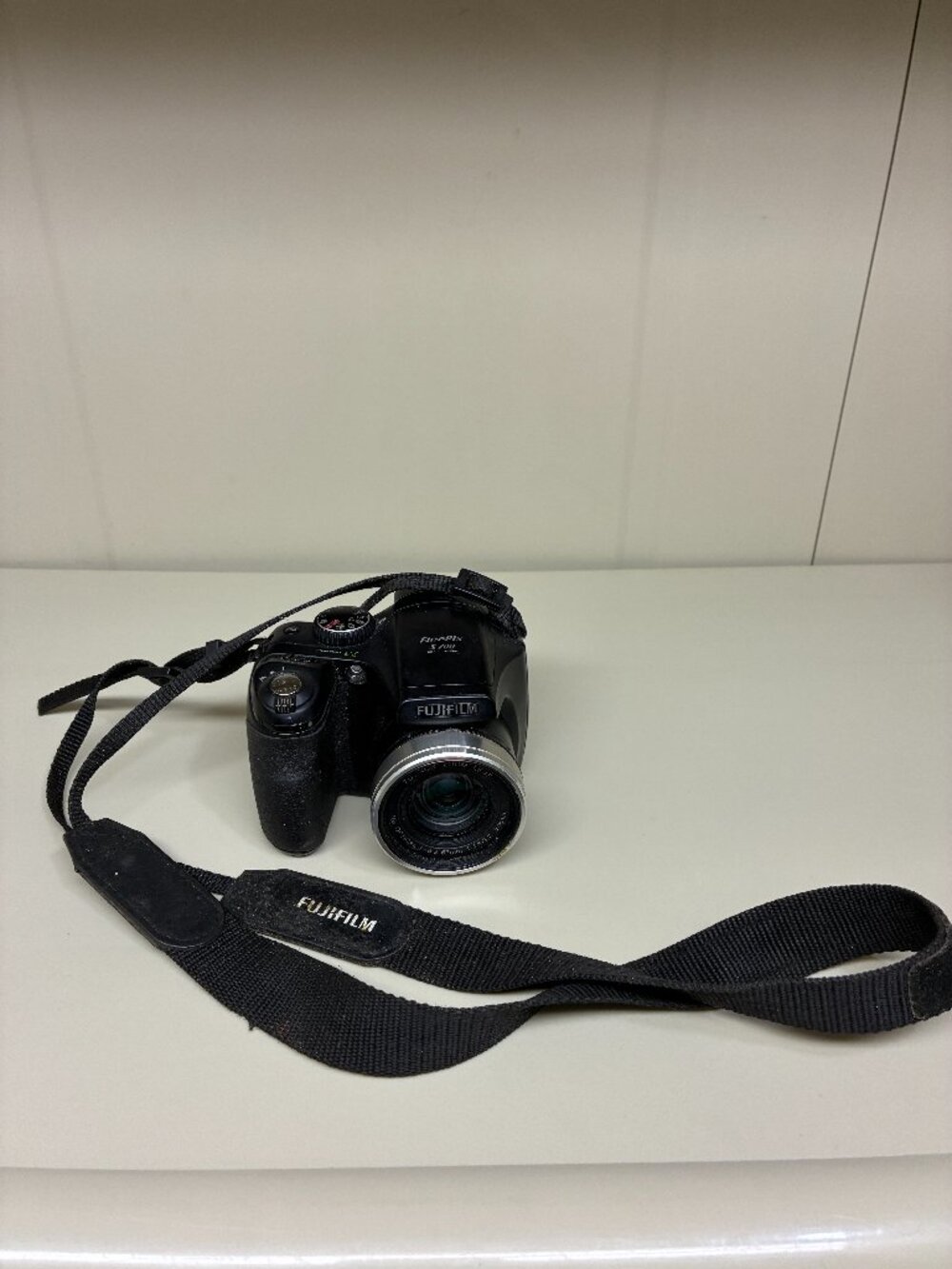 Fujifilm FinePix S Series S700 7.1 MP Digital Camera For Parts & Or Repair